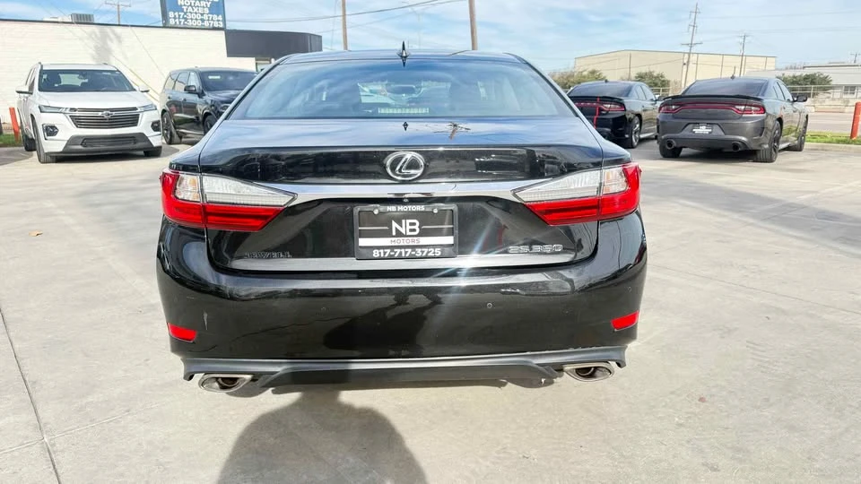 2016 Lexus ES 6th Gen - Image 6 of 11