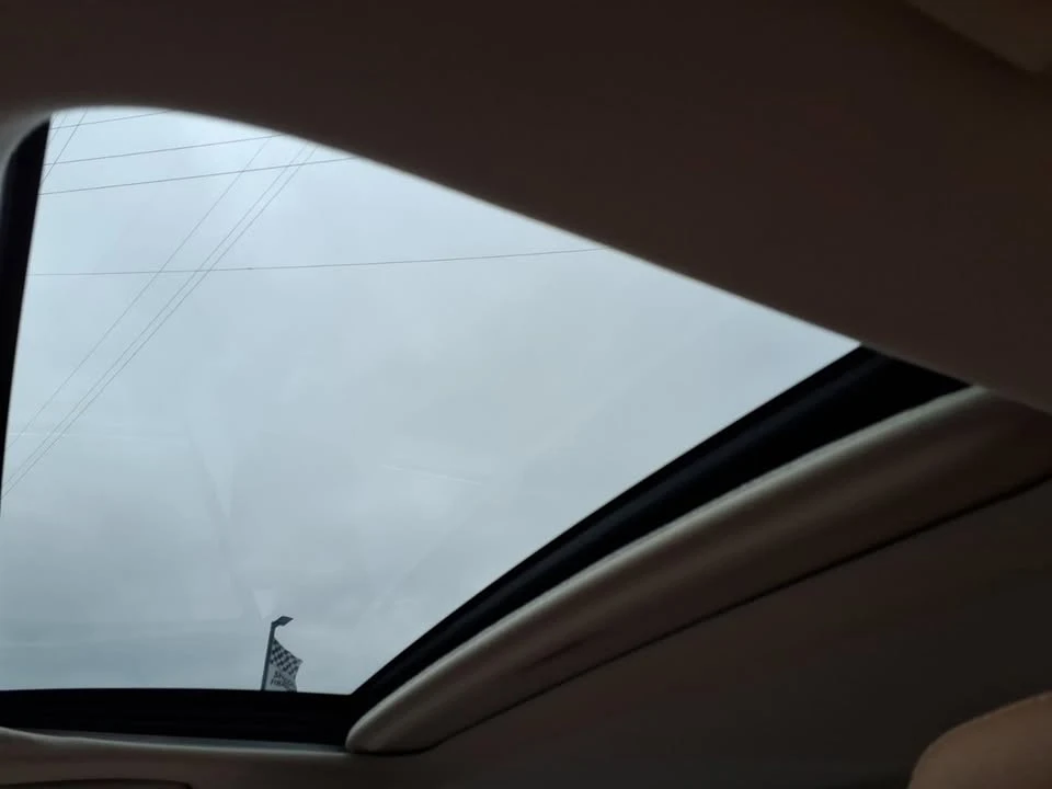 2016 Lexus ES 6th Gen - Image 5 of 11