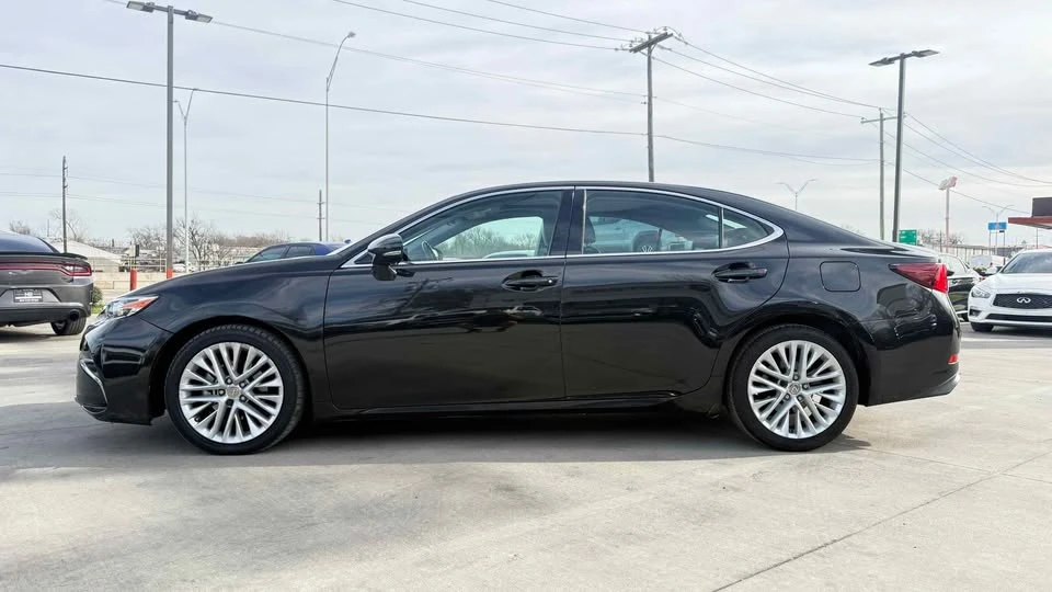 2016 Lexus ES 6th Gen - Image 8 of 11