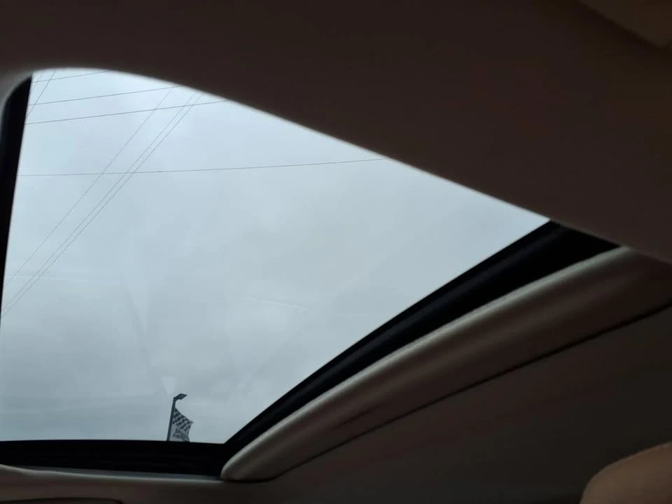 2016 Lexus ES 6th Gen - Image 8 of 15