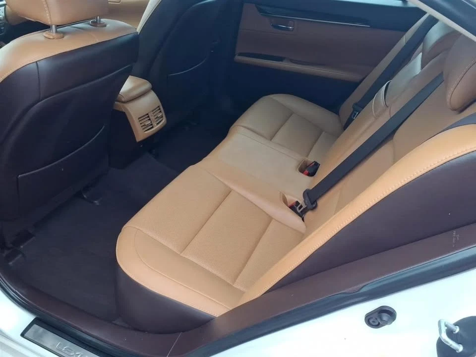 2016 Lexus ES 6th Gen - Image 9 of 15