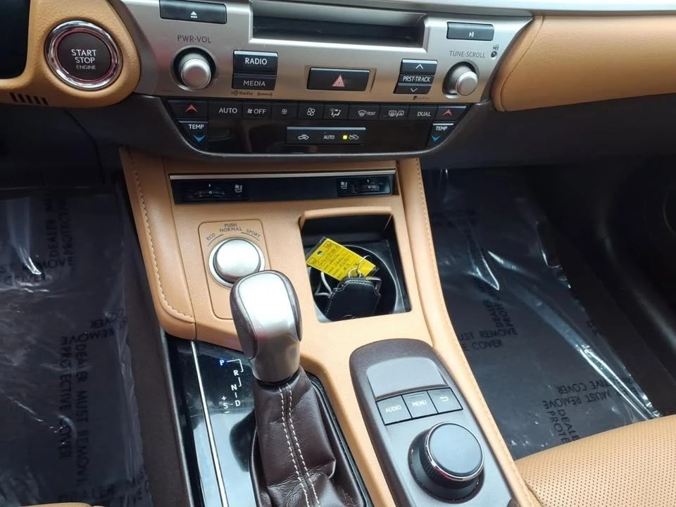 2016 Lexus ES 6th Gen - Image 14 of 15