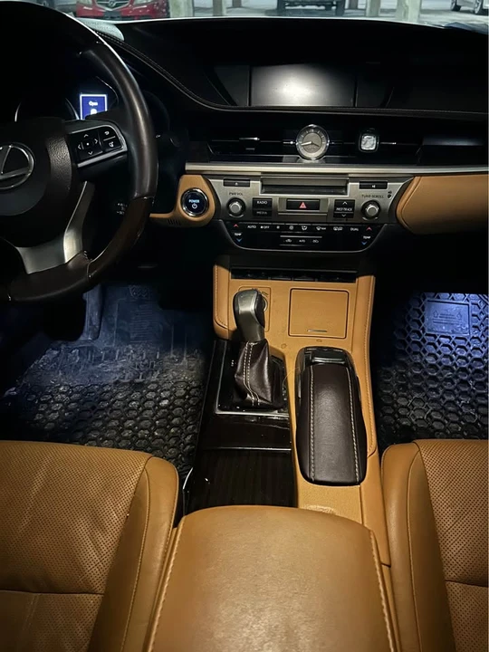 2016 Lexus ES 6th Gen - Image 14 of 16