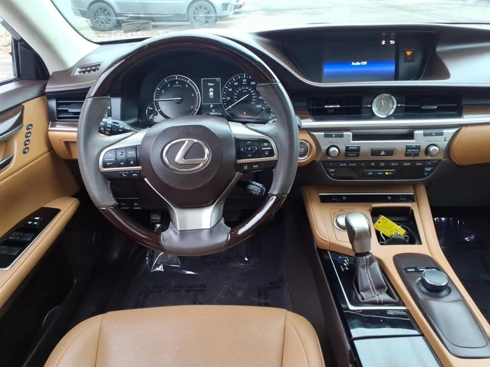 2016 Lexus ES 6th Gen - Image 10 of 15