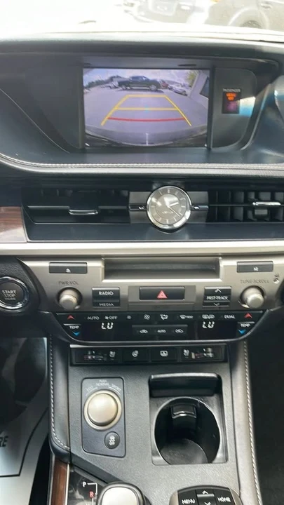 2016 Lexus ES 6th Gen - Image 10 of 20