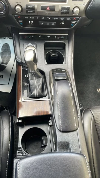 2016 Lexus ES 6th Gen - Image 11 of 20