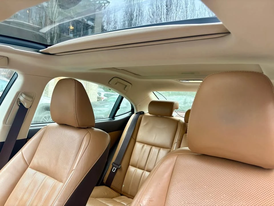 2016 Lexus ES 6th Gen - Image 10 of 13