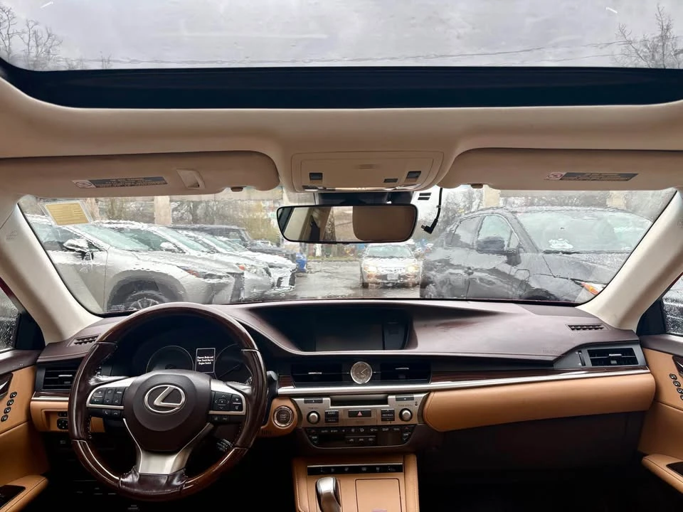 2016 Lexus ES 6th Gen - Image 12 of 13