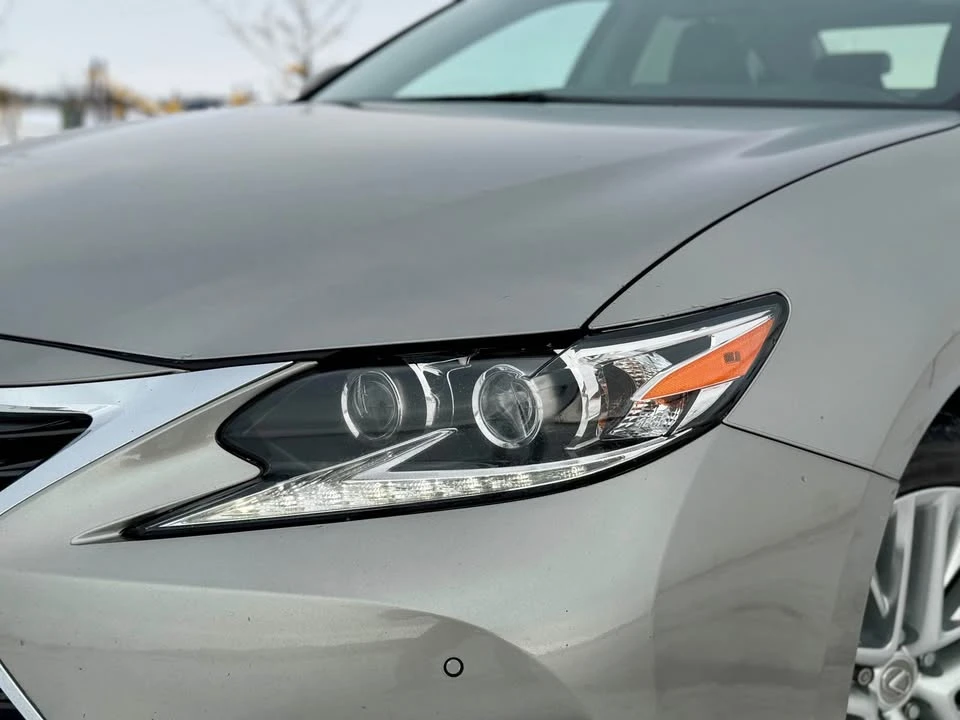 2016 Lexus ES 6th Gen - Image 2 of 12