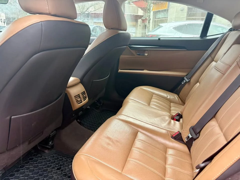 2016 Lexus ES 6th Gen - Image 11 of 11