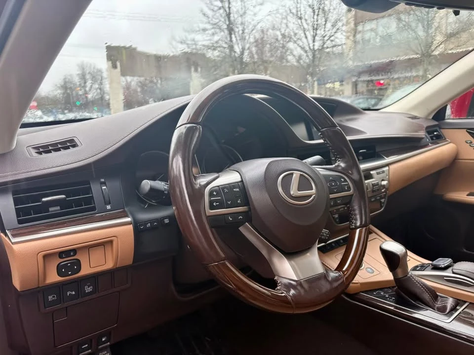 2016 Lexus ES 6th Gen - Image 8 of 11