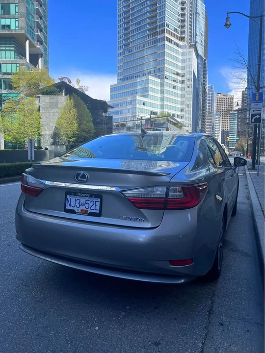 2016 Lexus ES 6th Gen - Image 2 of 5