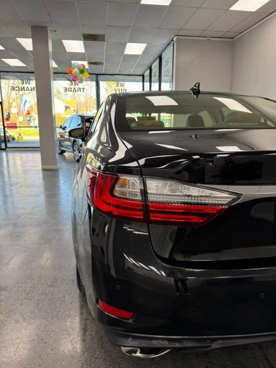 2016 Lexus ES 6th Gen - Image 10 of 16