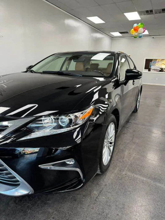 2016 Lexus ES 6th Gen - Image 9 of 16