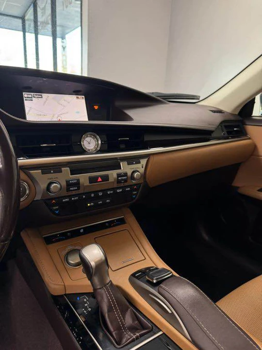 2016 Lexus ES 6th Gen - Image 16 of 16