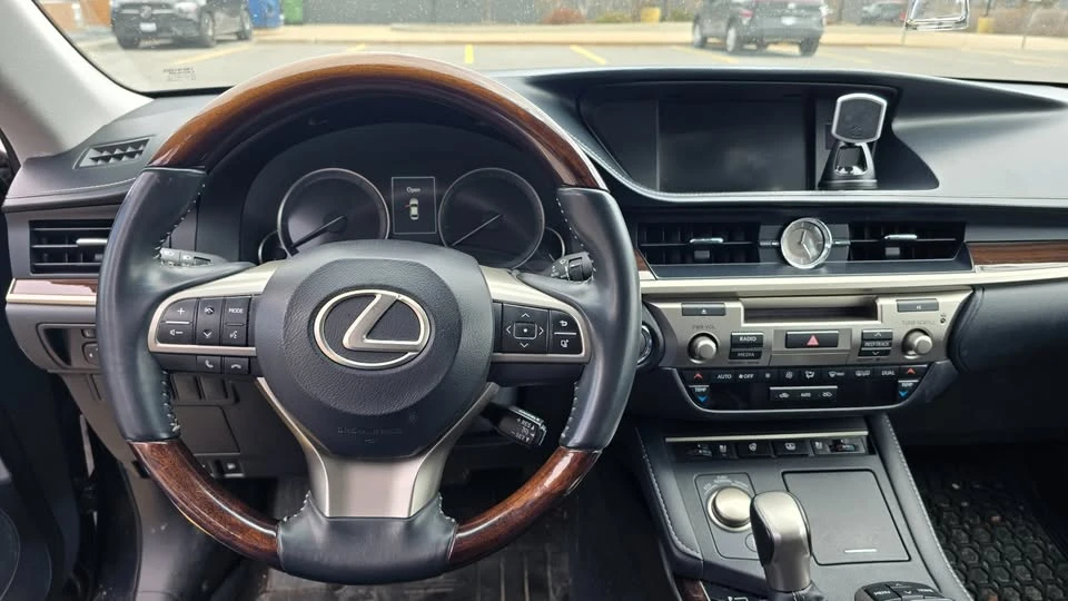 2016 Lexus ES 6th Gen - Image 8 of 14
