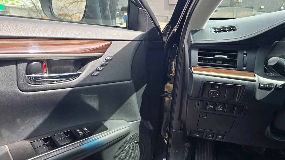 2016 Lexus ES 6th Gen - Image 5 of 14