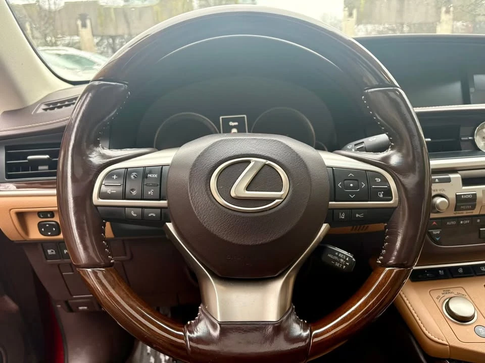 2016 Lexus ES 6th Gen - Image 7 of 17