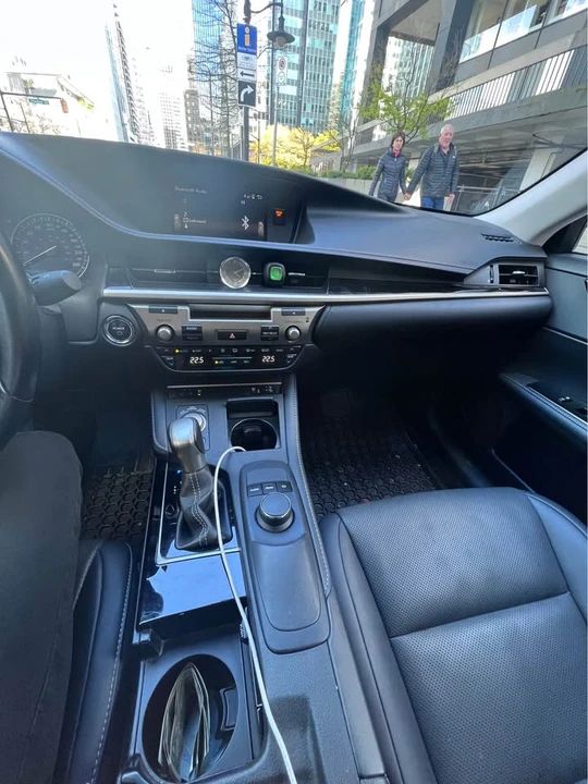 2016 Lexus ES 6th Gen - Image 4 of 5