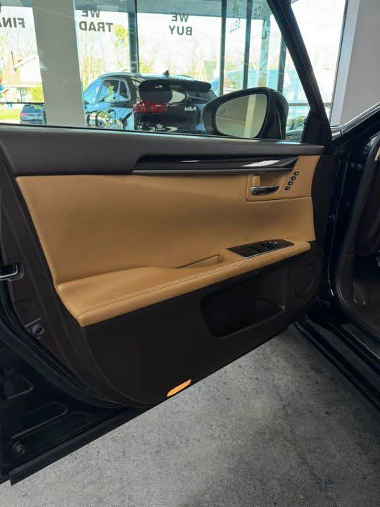 2016 Lexus ES 6th Gen - Image 15 of 16