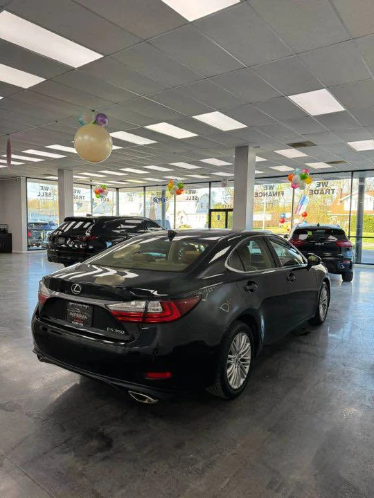 2016 Lexus ES 6th Gen - Image 4 of 16