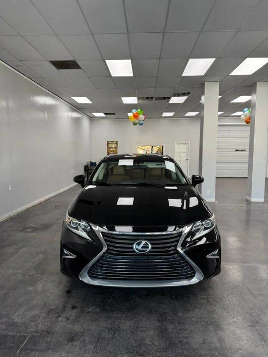 2016 Lexus ES 6th Gen - Image 2 of 16