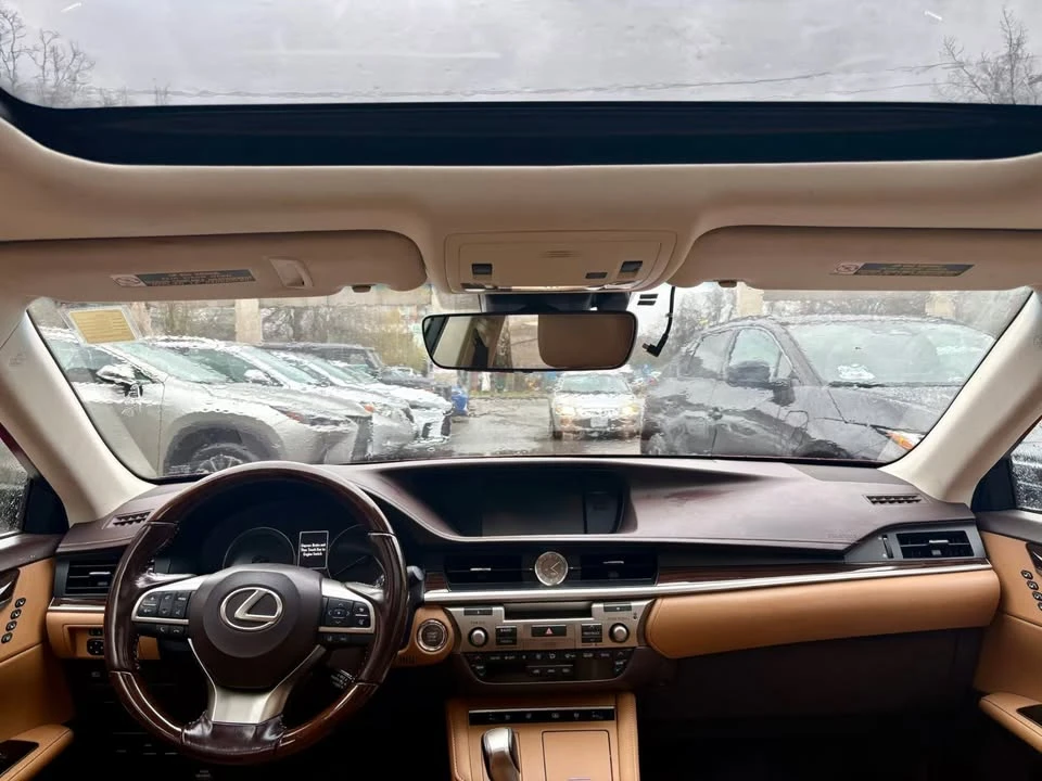 2016 Lexus ES 6th Gen - Image 12 of 17