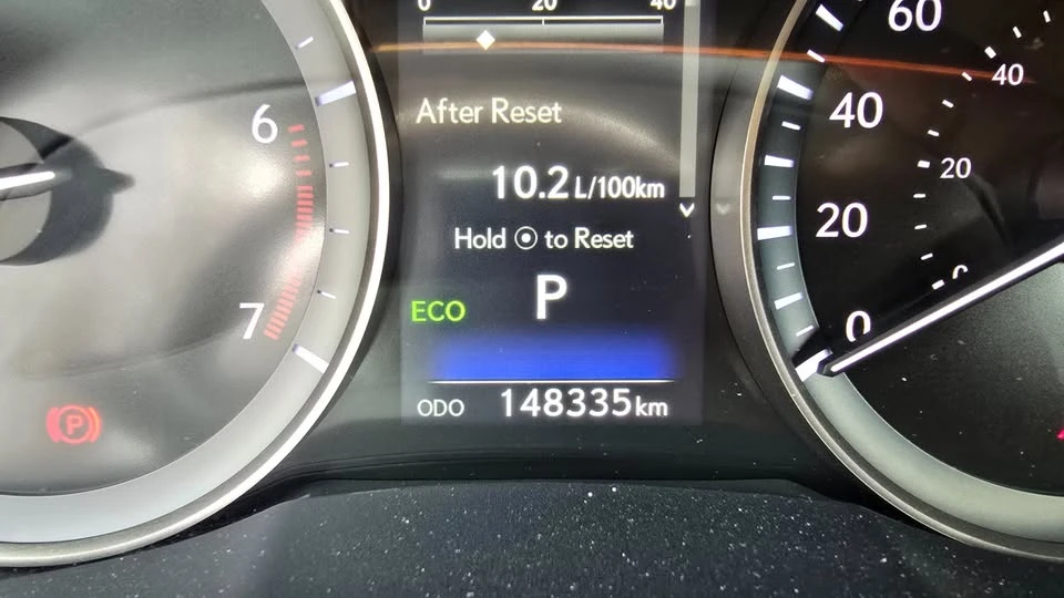 2016 Lexus ES 6th Gen - Image 9 of 14