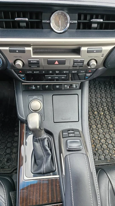 2016 Lexus ES 6th Gen - Image 10 of 14