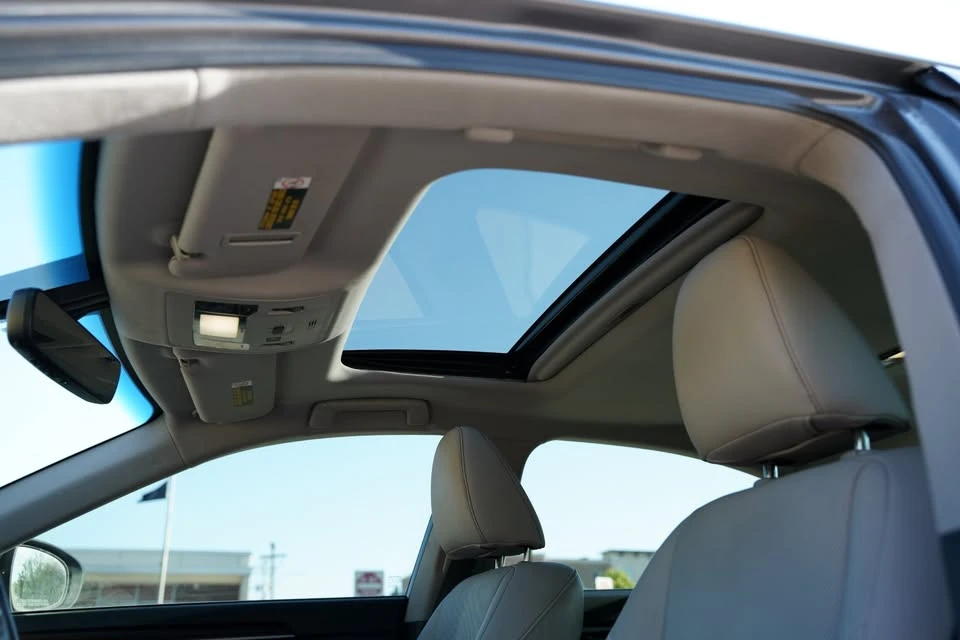2016 Lexus ES 6th Gen - Image 18 of 18