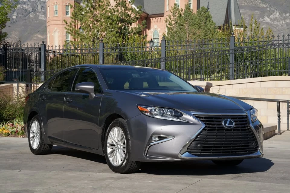 2016 Lexus ES 6th Gen - Image 3 of 18