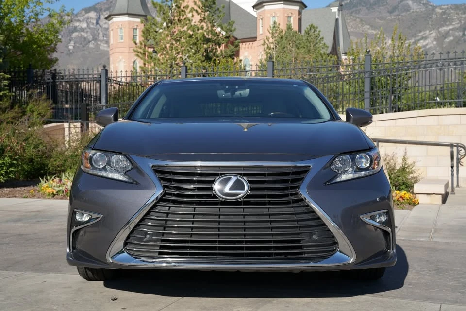2016 Lexus ES 6th Gen - Image 2 of 18
