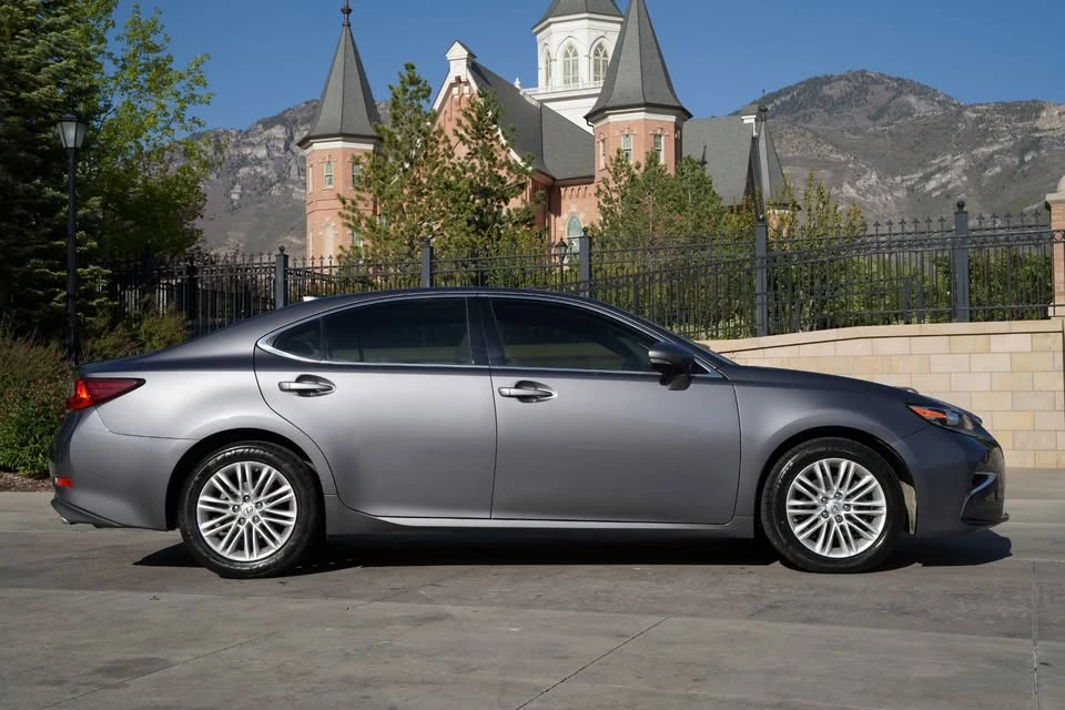 2016 Lexus ES 6th Gen - Image 4 of 18