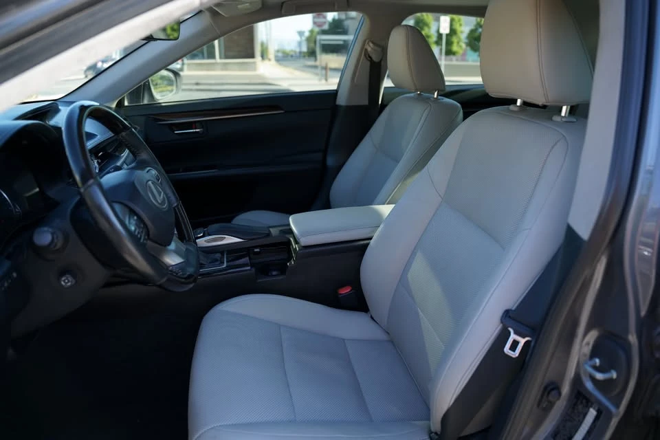 2016 Lexus ES 6th Gen - Image 12 of 18