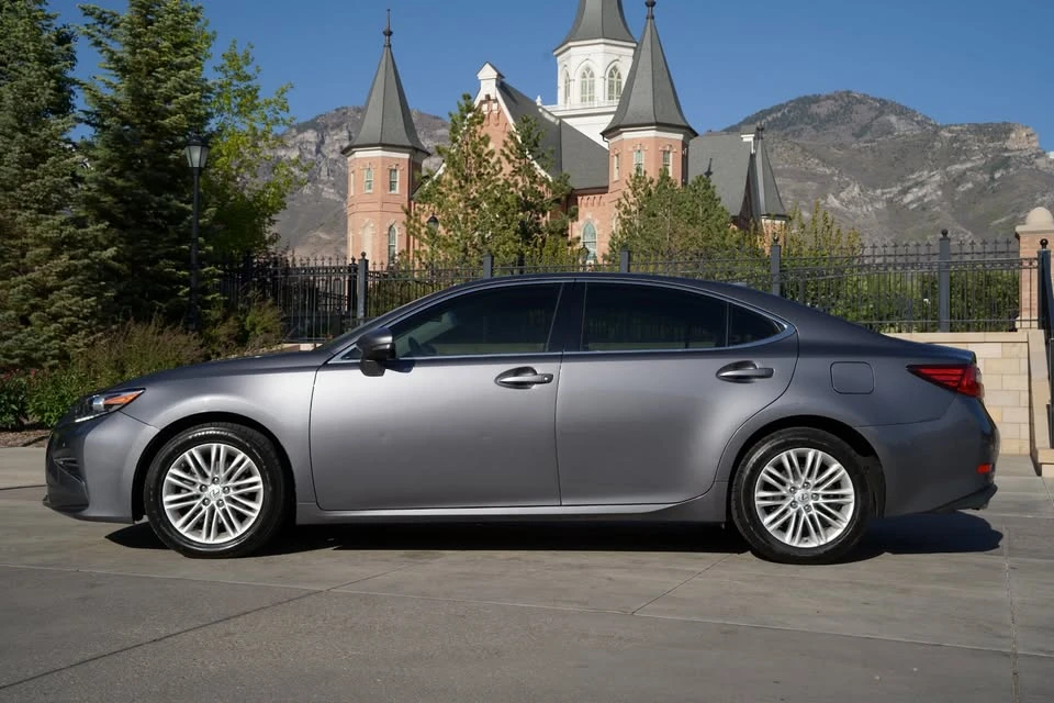 2016 Lexus ES 6th Gen - Image 8 of 18