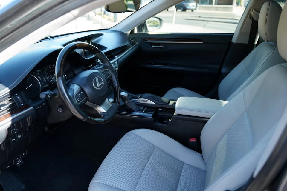 2016 Lexus ES 6th Gen - Image 13 of 18
