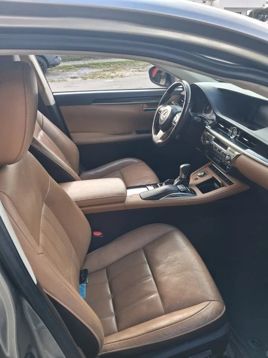 2016 Lexus ES 6th Gen - Image 10 of 12