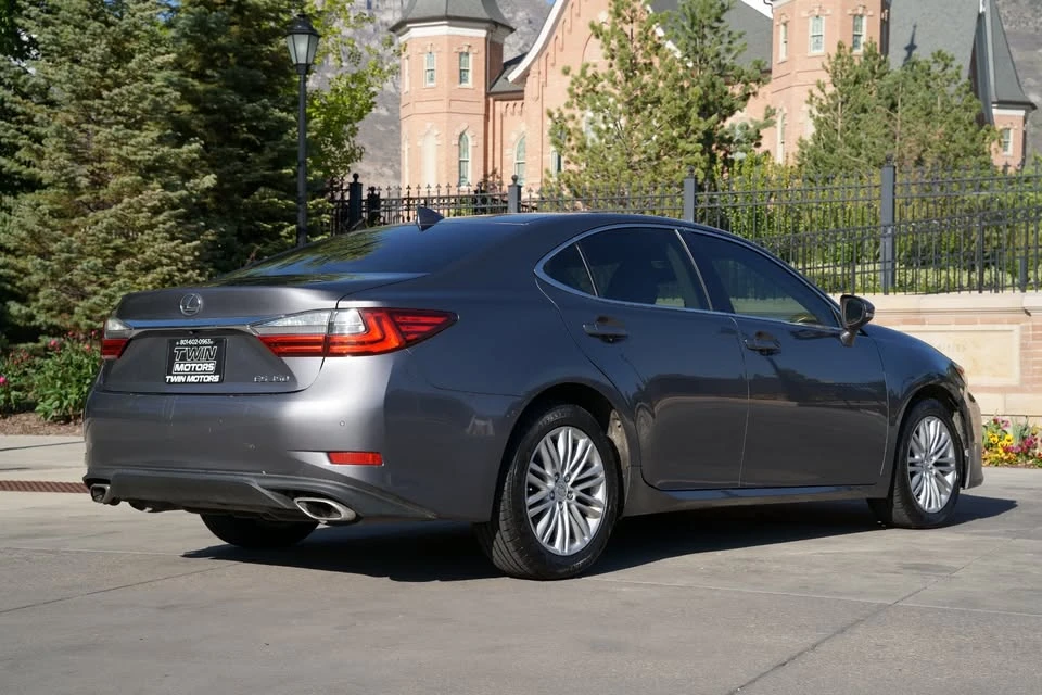 2016 Lexus ES 6th Gen - Image 5 of 18