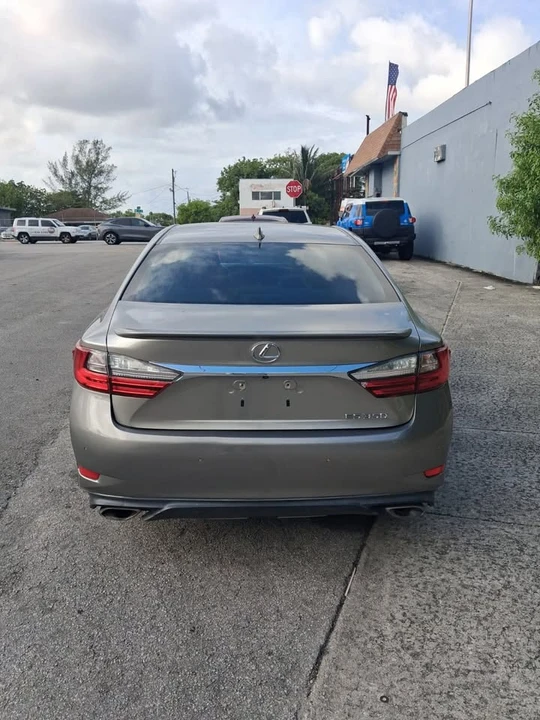 2016 Lexus ES 6th Gen - Image 6 of 12