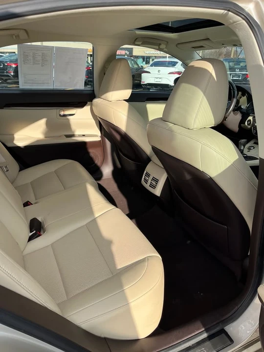 2016 Lexus ES 6th Gen - Image 10 of 11