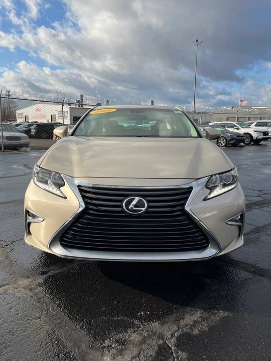 2016 Lexus ES 6th Gen - Image 2 of 11