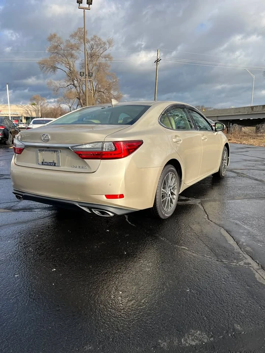 2016 Lexus ES 6th Gen - Image 5 of 11