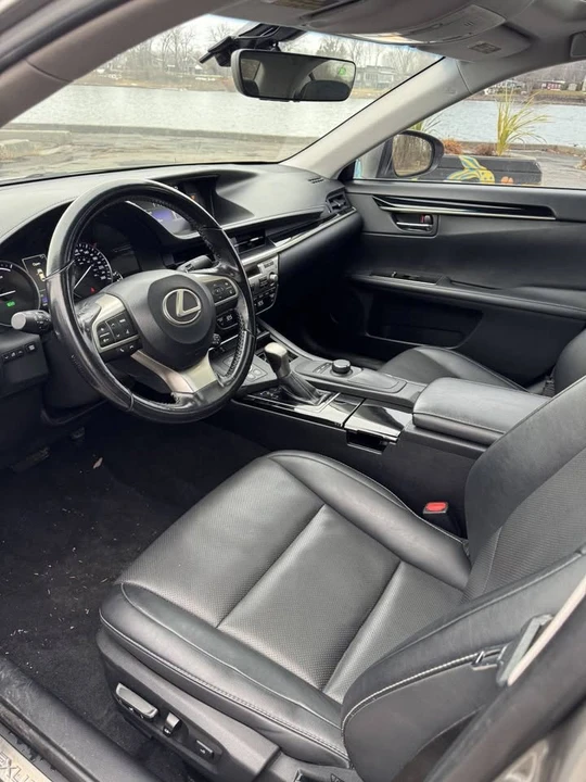 2016 Lexus ES 6th Gen - Image 6 of 8