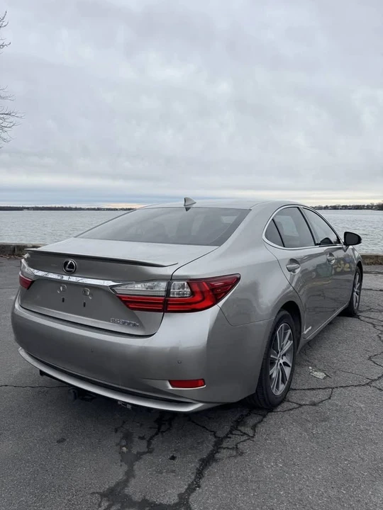 2016 Lexus ES 6th Gen - Image 5 of 8