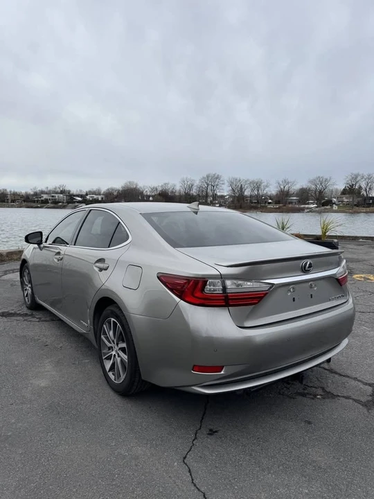 2016 Lexus ES 6th Gen - Image 3 of 8