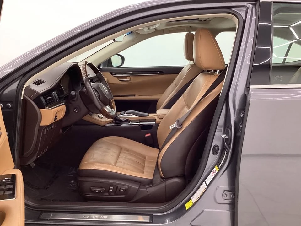 2016 Lexus ES 6th Gen - Image 7 of 18
