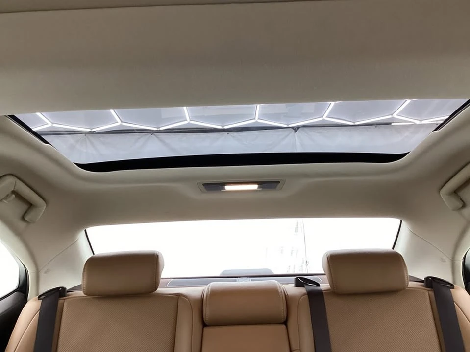 2016 Lexus ES 6th Gen - Image 11 of 18