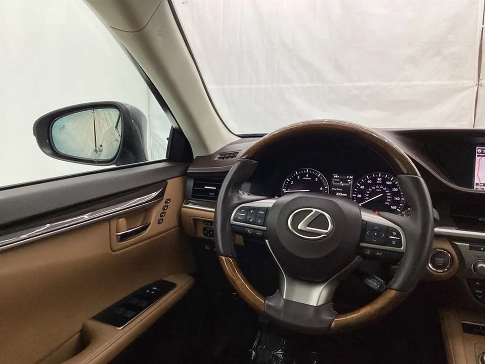 2016 Lexus ES 6th Gen - Image 14 of 18