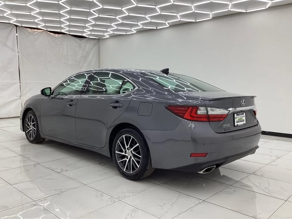 2016 Lexus ES 6th Gen - Image 4 of 18