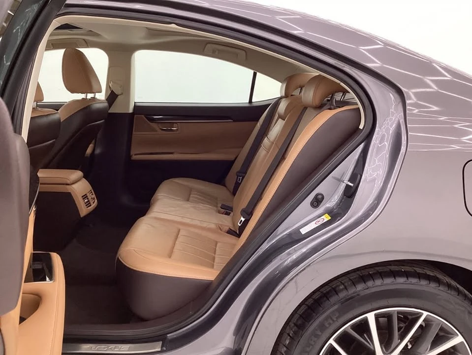 2016 Lexus ES 6th Gen - Image 9 of 18
